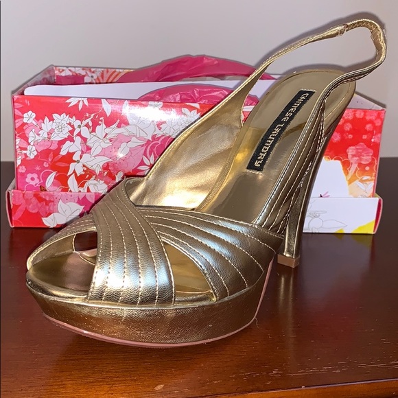 SIZE 9 1/2 WOMANS HEELS - Picture 2 of 4